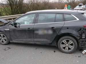 Vážná nehoda zablokovala dálnici D35 u Mohelnice, řidička přes dým nepostřehla brzdění kamionu