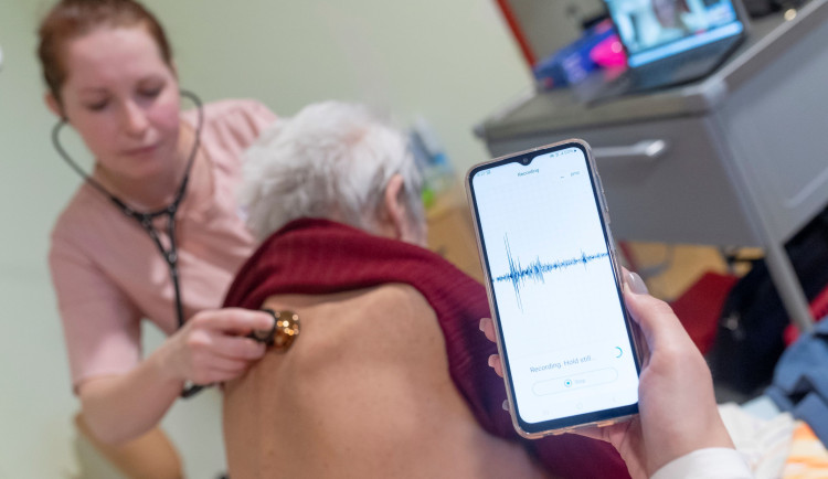 Šumperk, Prostějov, Tovačov, Hrubá Voda. Telemedicína si razí cestu moravskými domovy pro seniory