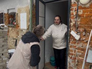 Neobyvatelný dům a výbuchy pláče. Materiální i psychologická pomoc je po povodni na Jesenicku zásadní