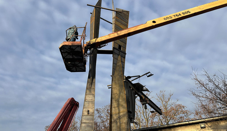 Pro čápy v Hranicích vyroste unikátní socha z oceli, na jaře jim poskytne nové útočiště