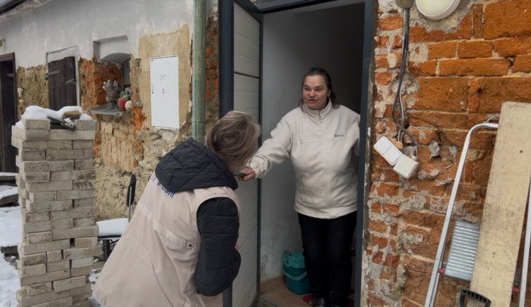 Lidé na Jesenicku stále řeší vytápění, někteří potřebují psychologickou péči