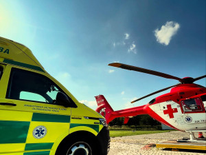 Muže s poraněnou hlavou zachraňoval vrtulník, u Horní Lipové uklouzl v lese. Všude byl led