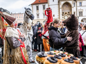 Masopust v sobotu ovládne historické centrum Olomouce. Chybět nebude jarmark a zabíjačkové specialisty