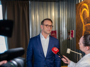 FOTO: Filmaři v Olomouci vytvořili fiktivní restauraci. V nové komedii uvaří Hřebíčková či Kotek