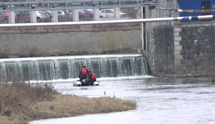 Pátrání v řece Moravě (1)