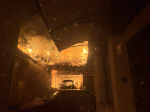 Silný mráz pomáhal plamenům. Hasiči v noci bojovali s požárem stodoly a domu na Olomoucku