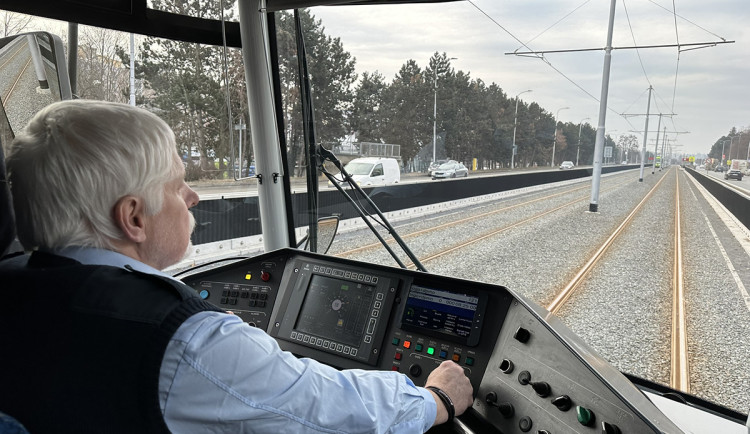 VIDEO: Po zmodernizované trati v Olomouci už sviští tramvaje. Město chystá další významné investice