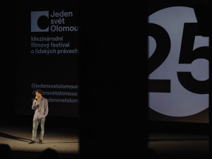Festival Jeden svět se i letos vrátí do Olomouce. Přinese filmy, přednášky i koncerty