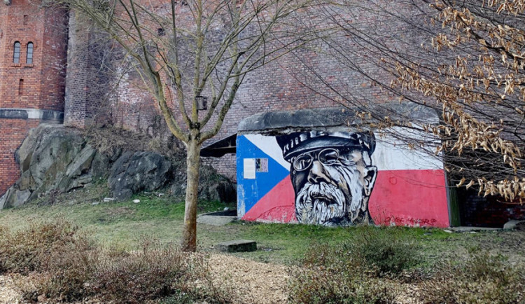 Historie i napětí v krytu. Institut Paměti národa nabízí v Olomouci novou šifrovací hru