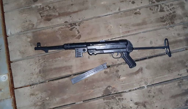 U mladistvého chlapce zajistili policisté airsoftovou atrapu německého samopalu ze 2. světové války