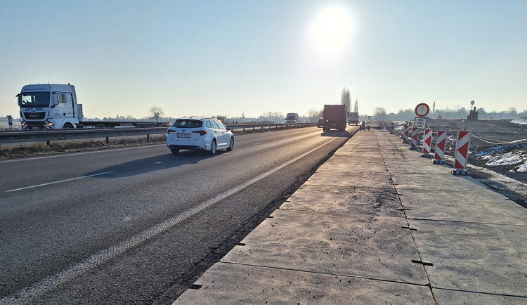 Na D35 u Olomouce začne čtyřměsíční omezení, na vytíženou dálnici se bude napojovat nový úsek