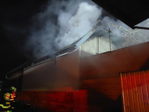 Požár v noci zničil dům v Olomouci-Droždíně, zasahovalo šest jednotek hasičů