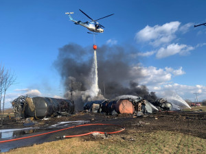 VIDEO: Třepal jsem se jako ratlík, cisterny vybuchovaly před očima, řekl hasič. Škody jsou 125 milionů