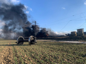 VIDEO: Třepal jsem se jako ratlík, cisterny vybuchovaly před očima, řekl hasič. Škody jsou 125 milionů