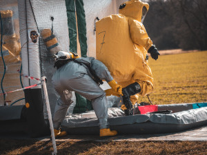 Ovzduší je po požáru vlaku na Přerovsku v pořádku. Úřady nyní zkoumají zamoření půdy a vody v okolí