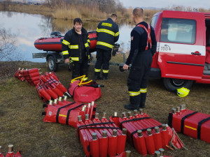 Ovzduší je po obřím požáru vlaku na Přerovsku v pořádku. Úřady nyní zkoumají zamoření půdy a vody v okolí
