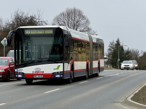 Oprava kanalizace omezí provoz MHD v rušné Pasteurově ulici. Příští týden nepojedou také školní spoje