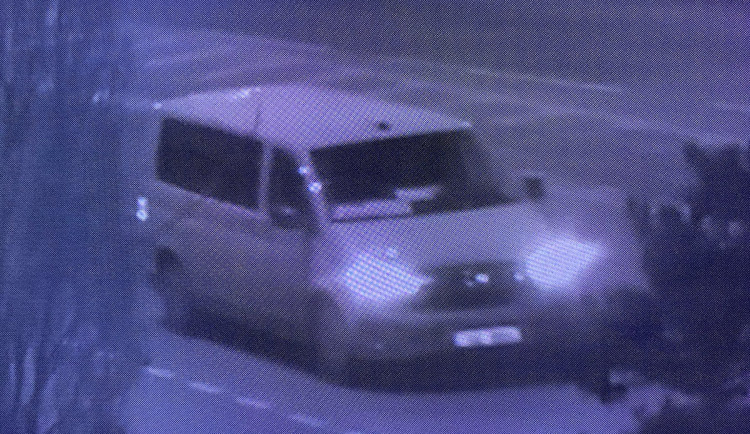 Policie pátrá po neznámém řidiči dodávky kvůli vyšetření nehody v Lipníku nad Bečvou