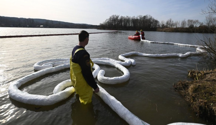 size4-1741173452404-124-video-cobra-umi-rezat-v-nebezpecnem-prostredi-po-pozaru-na-prerovsku-hasicum-zbyvaji-dve-cisterny