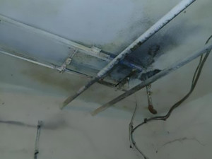 Plísně i myší trus. Inspekce zavřela kuchyni restaurace v Prostějově, během dne podnik prohřešky napravil