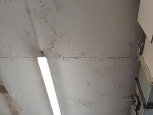 Plísně i myší trus. Inspekce zavřela kuchyni restaurace v Prostějově, během dne podnik prohřešky napravil