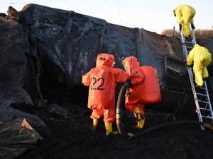 Benzenu v podzemní vodě po havárii cisteren mírně ubylo. Rypadlo u Hustopečí hloubí další sondy
