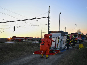Benzenu v podzemní vodě po havárii cisteren mírně ubylo. Rypadlo u Hustopečí hloubí další sondy