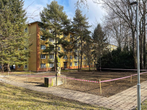 Místo jámy s odpadky bezpečný prostor. Ze sídliště v Olomouci zmizela zpustlá betonová nádrž