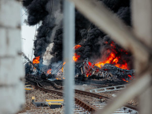 Vlak s benzenem na Hranicku před vykolejením překročil povolenou rychlost o 55 kilometrů v hodině