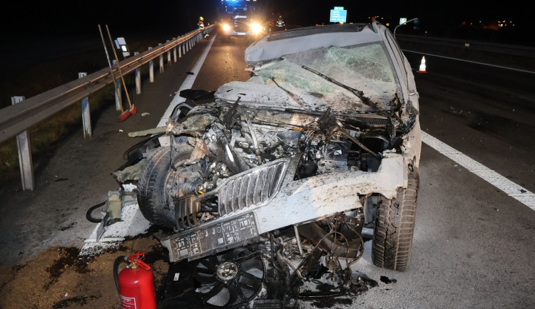 Řidička se dvěma promile a kojencem v autě havarovala na dálnici u Litovle. Vůz se převrátil na střechu