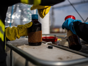 Vlak se 17 cisternami není výjimečný, dopravce měl platné osvědčení. Hasiči na Přerovsku zahájili likvidaci cisteren