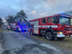 V Blatci na Olomoucku hořel řadový dům, s požárem bojovalo sedm jednotek hasičů