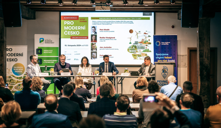 „Na větrníky si tu po dvaceti letech všichni zvykli, obnovitelné zdroje potřebujeme pro soběstačnost i prosperitu,” zaznělo během série Pro moderní Česko
