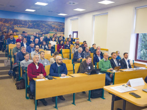 „Na větrníky si tu po dvaceti letech všichni zvykli, obnovitelné zdroje potřebujeme pro soběstačnost i prosperitu,” zaznělo během série Pro moderní Česko