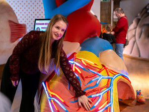 Olomouckou Pevnost poznání zdobí obří model srdce. Návštěvníci mohou sledovat tok krve nebo simulaci infarktu