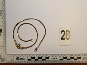 Brali šperky, parfémy i inteligentní hrnec. Kriminalisté dopadli dvojici, která kradla v domech na Moravě