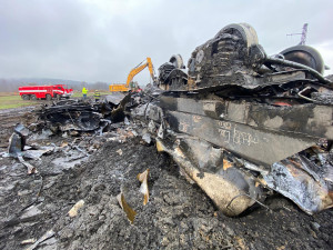 VIDEO: Likvidace cisternových vraků po požáru benzenu finišuje. Práce v Hustopečích ztížil déšť