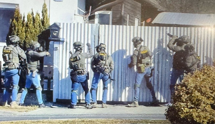 Policisté zadrželi dva muže, kteří se vloupávali do domů v Olomouckém i Zlínském kraji