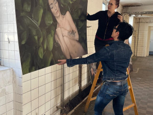 Krása žen vynikla v netradiční galerii. Speciální výstavu fotografií hostí bývalá továrna v Přerově