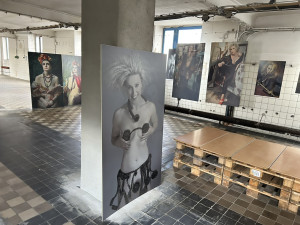 Krása žen vynikla v netradiční galerii. Speciální výstavu fotografií hostí bývalá továrna v Přerově