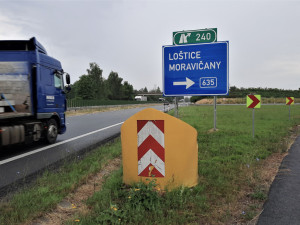 Odpor proti obřím odpočívadlům na D35 u Litovle a Mohelnice se vyplatil. Silničáři začali hledat nová místa