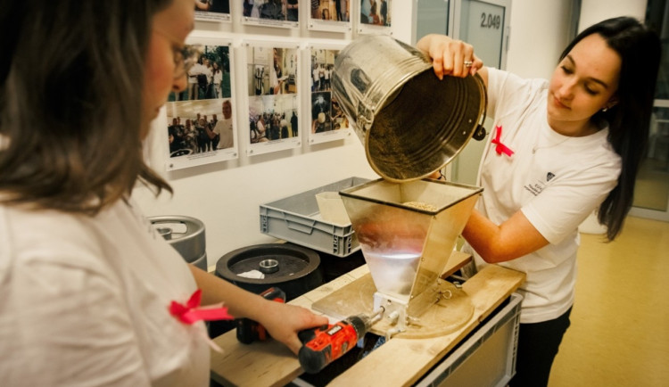 Je libo růžové pivo? Uvařily ho studentky olomoucké univerzity, ochutnávka bude v polovině dubna