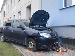 Postarší muž usnul na Prostějovsku za volantem a smetl seniora. Policie hledá svědky