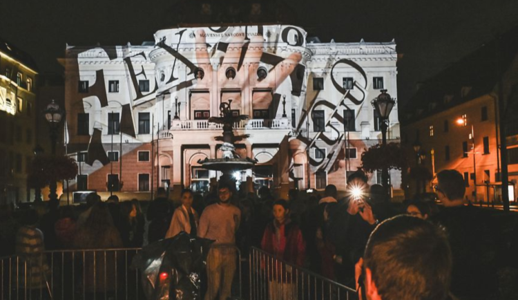 Noc divadel v sobotu spojí některé divadelní scény v Olomouci. Nabídne prohlídky, workshopy nebo science show