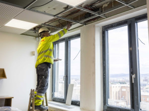 Výměna všech oken i instalace fotovoltaiky. Krajský úřad v Olomouci prochází proměnou