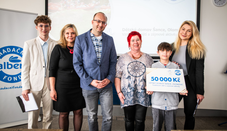 Na tábory nebo na kroužky. Nadační fond Albert rozdělil v kraji téměř čtvrt milionu
