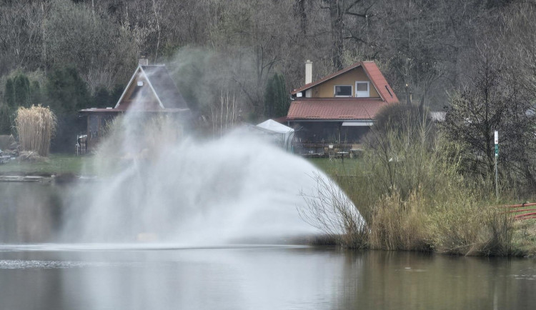 Je to pocit zmaru, říká chatař od hustopečského jezera zamořeného benzenem