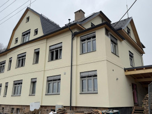 Vzkaz pro budoucnost. V opravované škole v Jeseníku studenti uložili časovou schránku, otevřena bude za 50 let