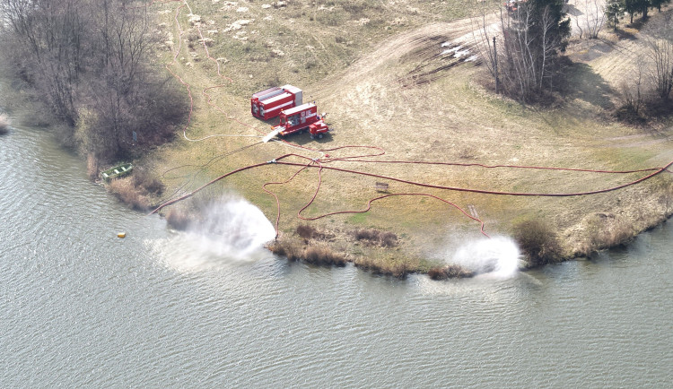 Šéf krajské komise životního prostředí z ANO nechce jednat o benzenu. V Hustopečích se už otrávily první ryby