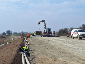 VIDEO: Okolí Přerova se díky stavbě dálnice D1 mění rychle před očima. Termín dokončení je před Vánocemi